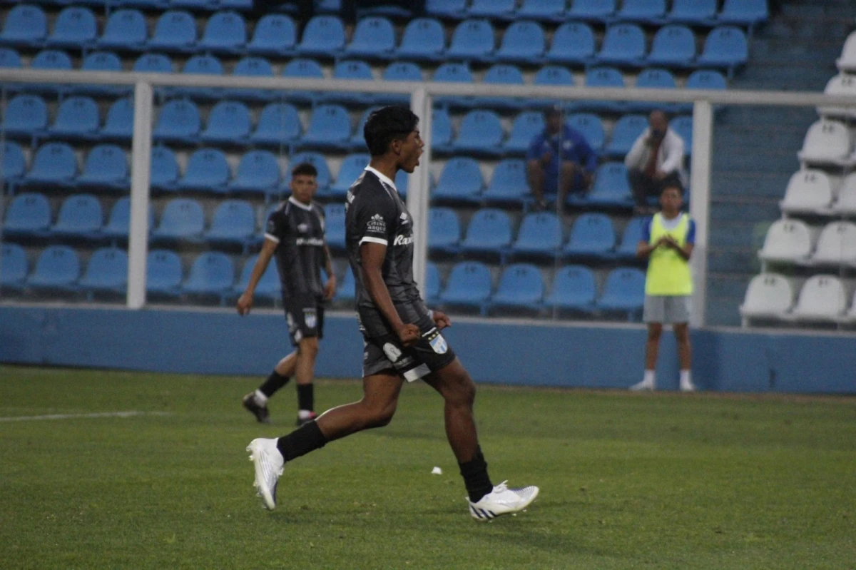 Así juega Leandro Olima, el juvenil que podría ir al banco en Atlético Tucumán