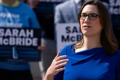 Sarah McBride se convierte en la primera persona transgénero elegida congresista de Estados Unidos