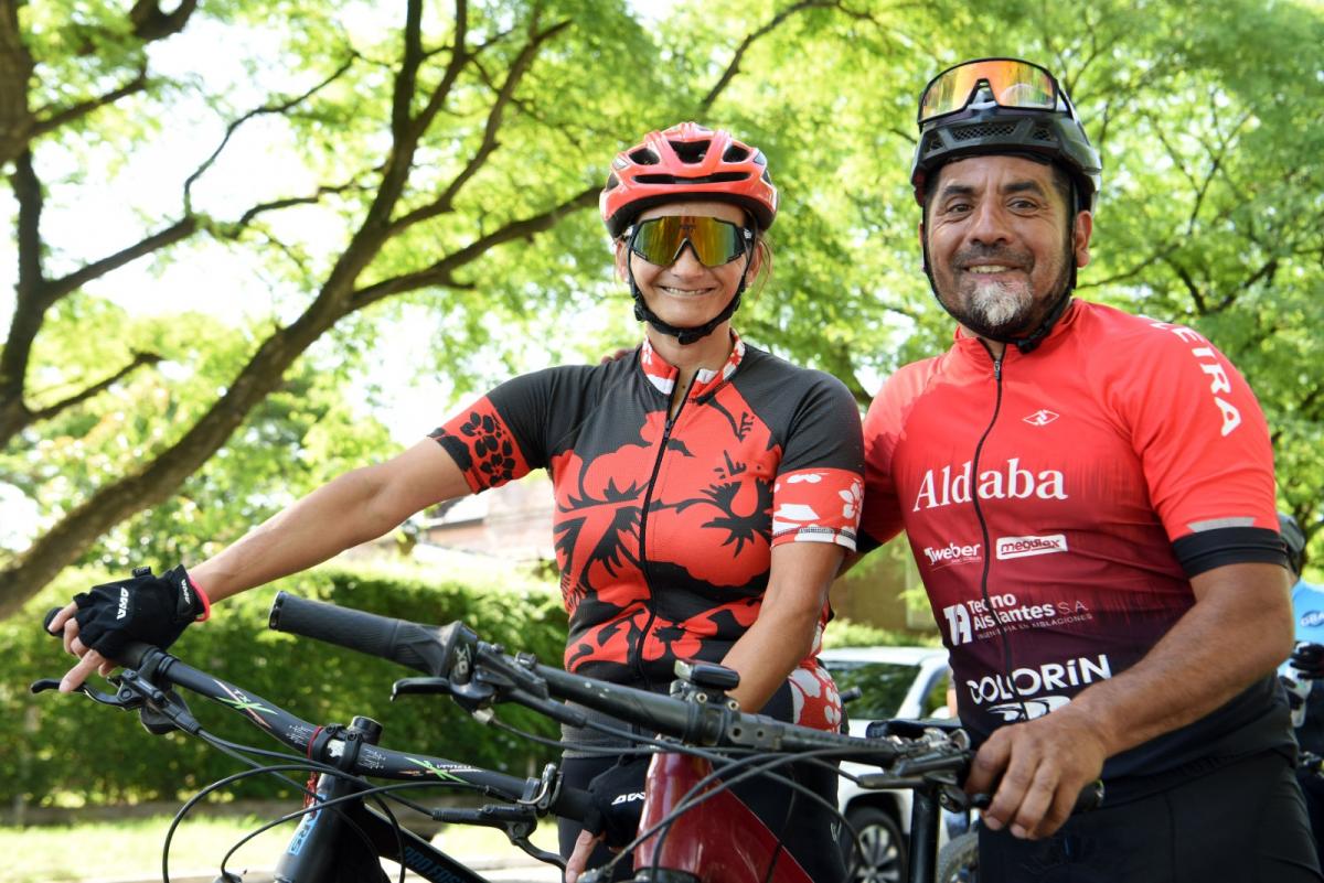 FELICES. Nancy Burieque y Emilio Morales encontraron en la bicicleta una forma de vida.