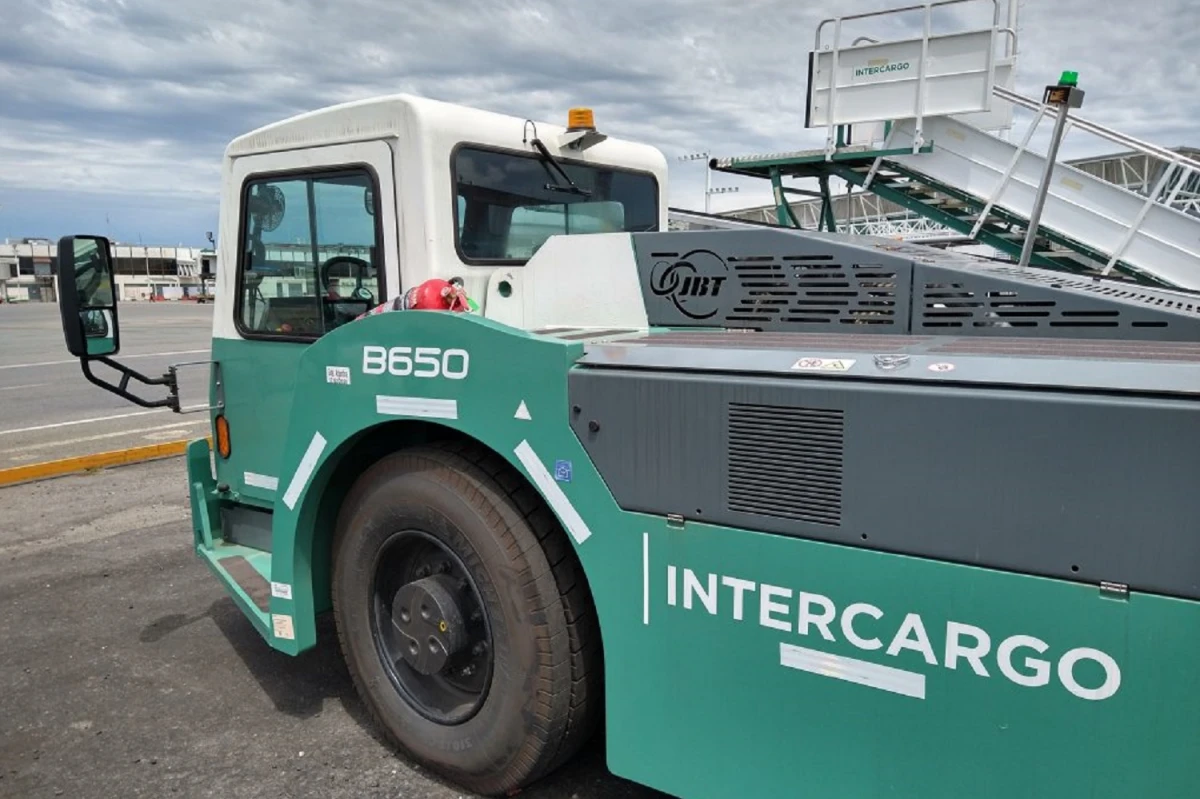 Luis Caputo anunció que despidieron a 15 trabajadores tras el paro de Intercargo