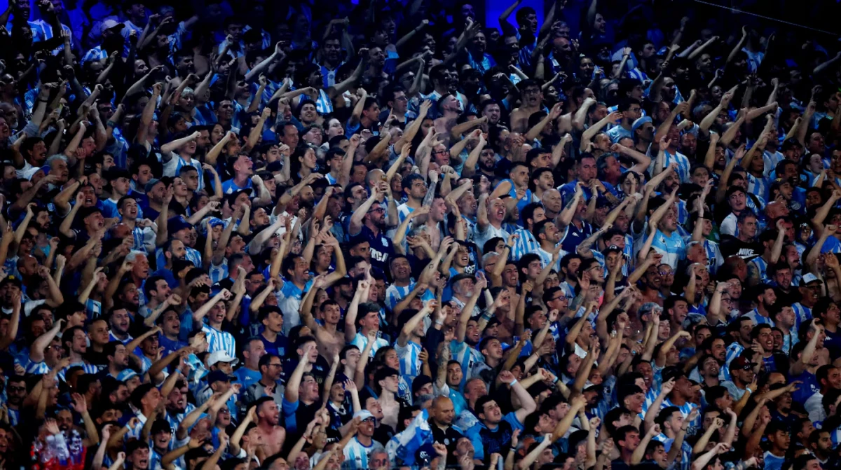 Racing redujo la sanción por el uso de bengalas: evitó la clausura del estadio, pero jugará con menos público