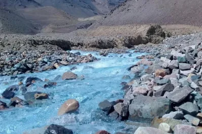 Arroyo Turquesa: una maravilla nacional de aguas de glaciar oculta entre los cerros