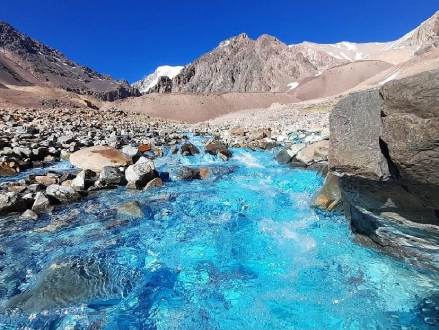 Un pequeño arroyo convoca a cientos de turistas semana a semana.