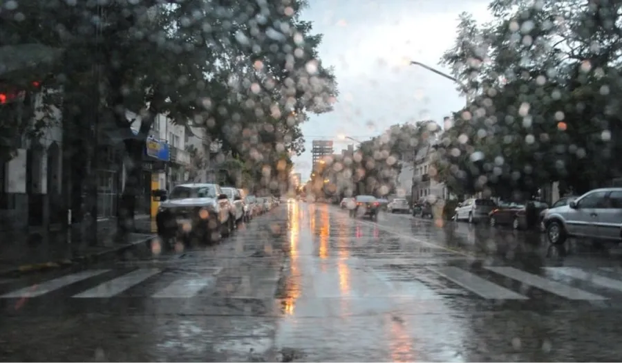 Rige una alerta por tormentas y fuertes vientos en algunas zonas del país