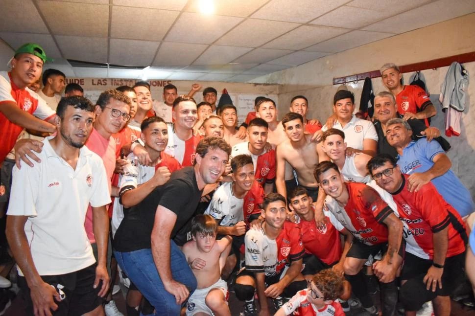FESTEJO “JULIANO”. Sportivo Guzmán logró la clasificación a la segunda fase.