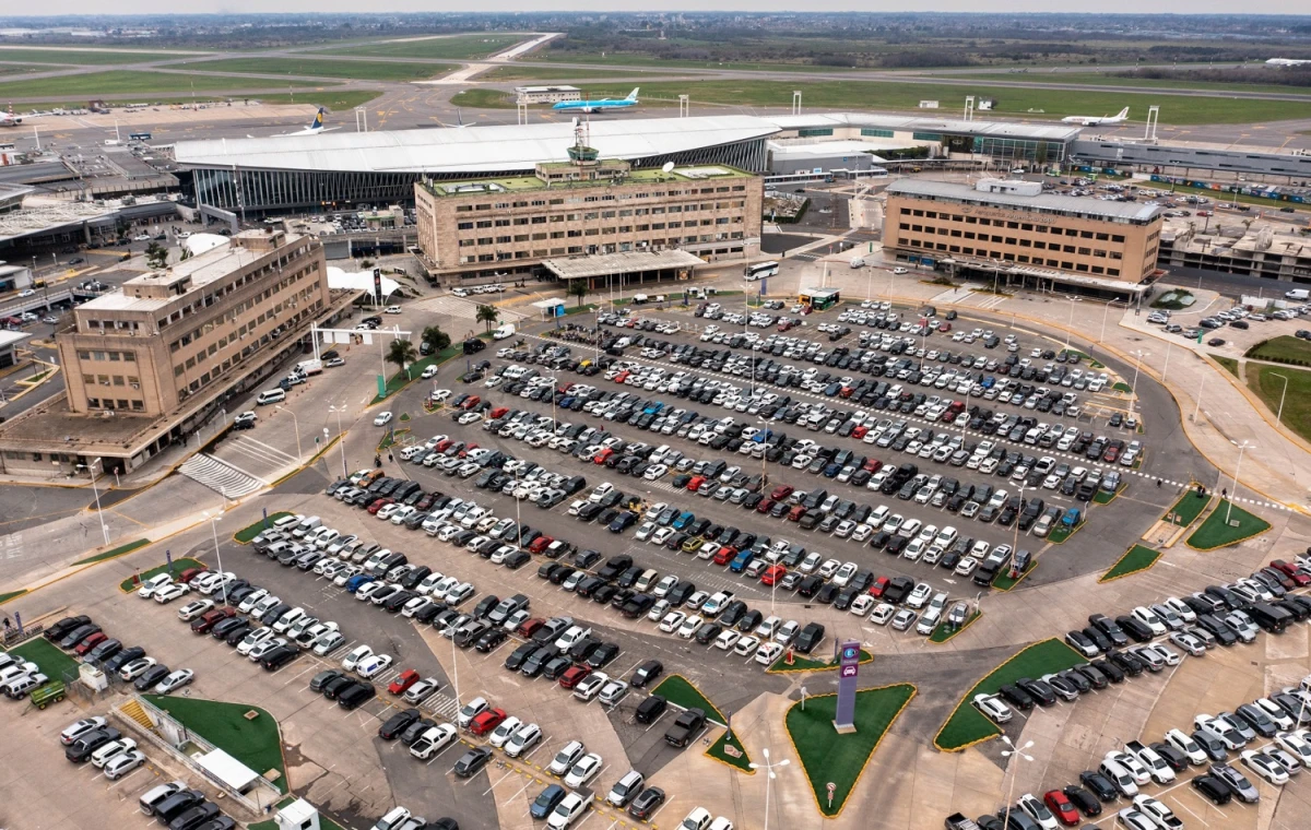 El estacionamiento del aeropuerto de Ezeiza luce renovado.