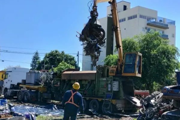 Cerraron un ciclo de compactación de vehículos chatarras en Concepción