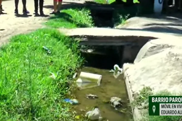 Es intransitable: vecinos de Parquecito 2 denuncian el mal estado de las calles y agua estancada