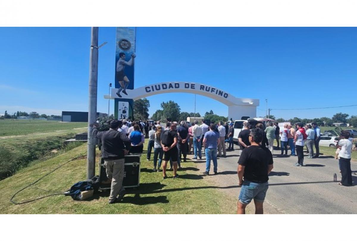 El último adiós a Amadeo Carrizo: una bandera de River y una imagen de su gran amigo