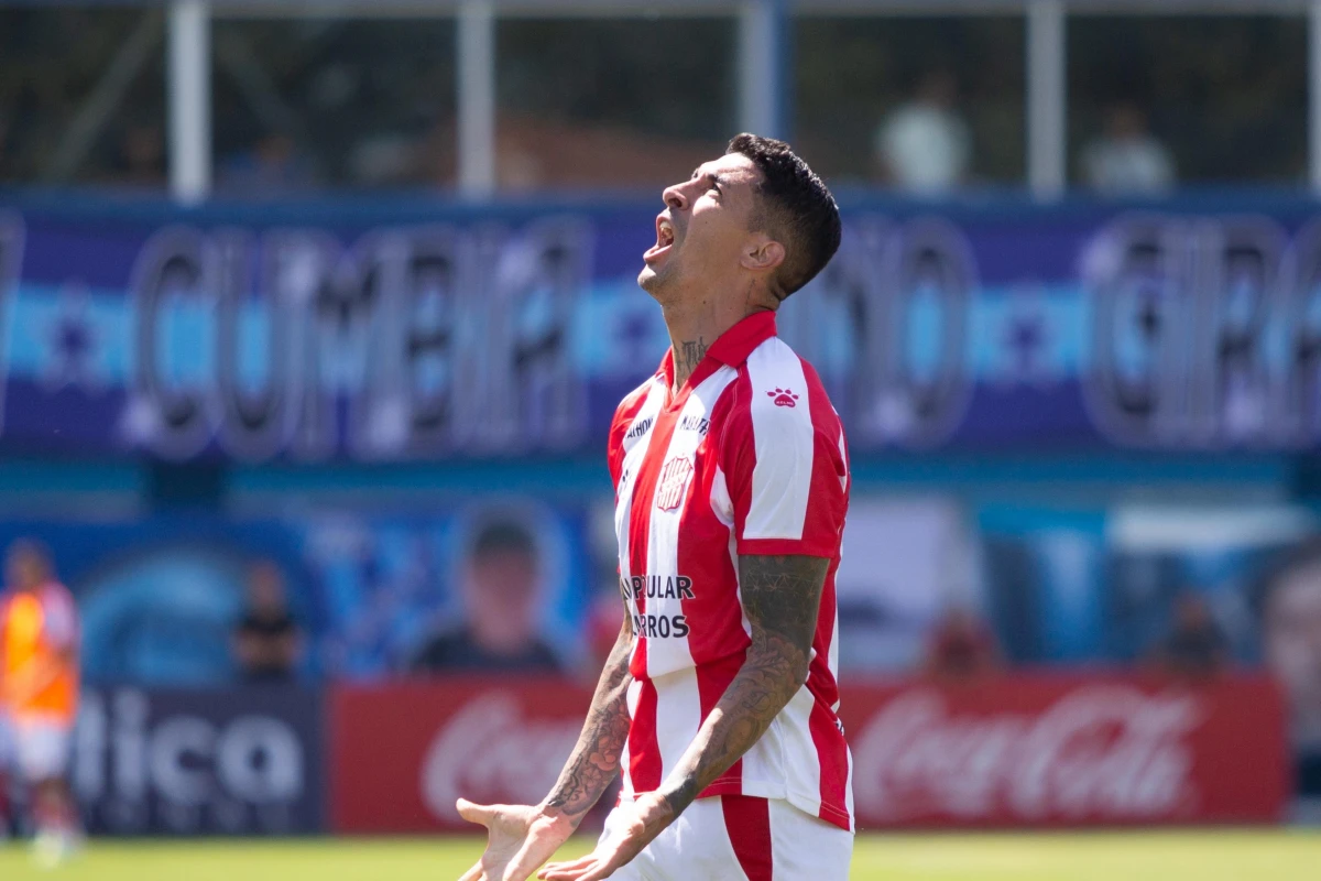 CLAVE. Pablo Hernández se ganó un lugar en el “11” titular y marcó de cabeza contra San Telmo.