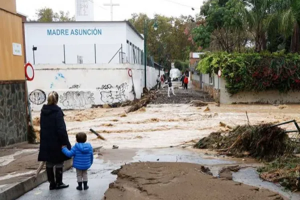 Se vive bastante tenso: dos tucumanos contaron cómo fue el paso de la DANA por Málaga