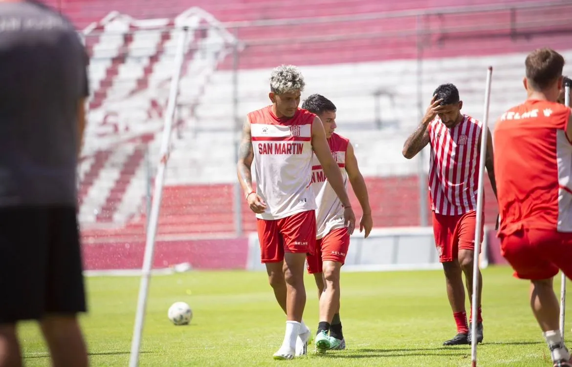 A SOSTENER LA VENTAJA. San Martín de Tucumán ganó 2-1 en la ida contra San Telmo, con goles de Lautaro Fedele y Pablo Hernández.