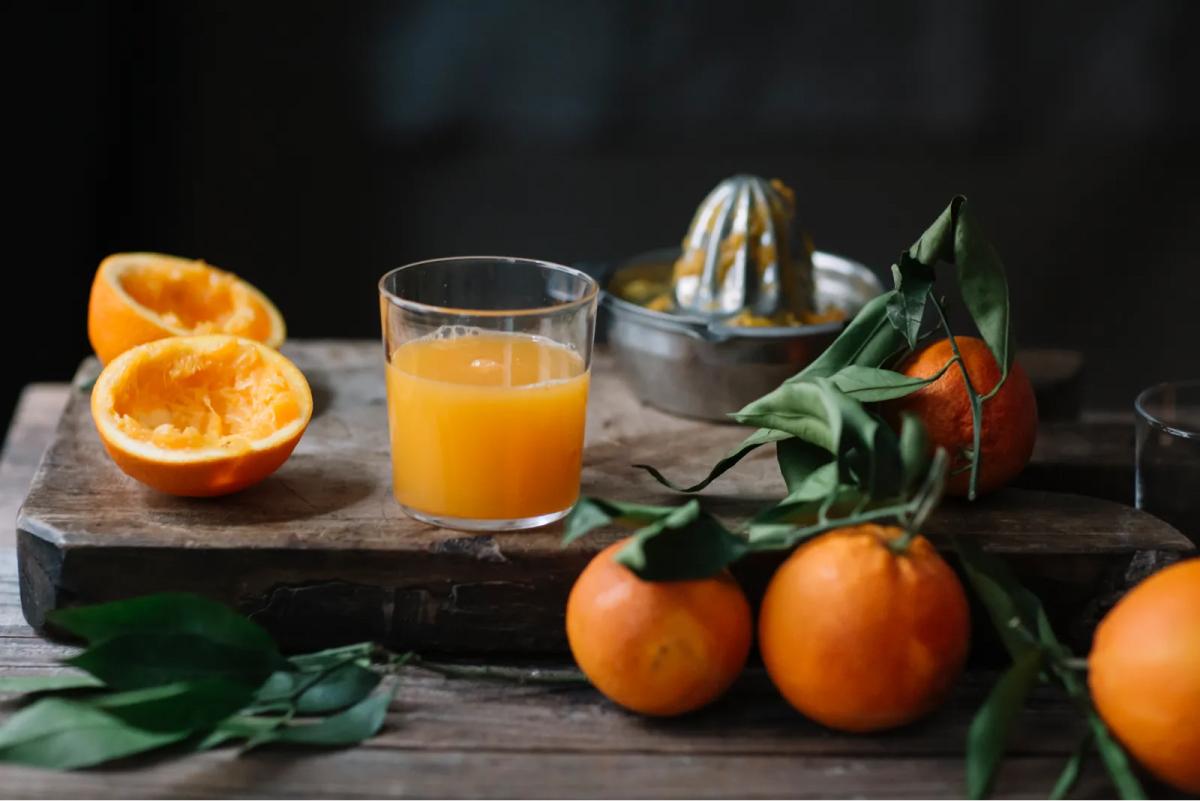 Las naranjas ayudan a mantener los riñones hidratados. 