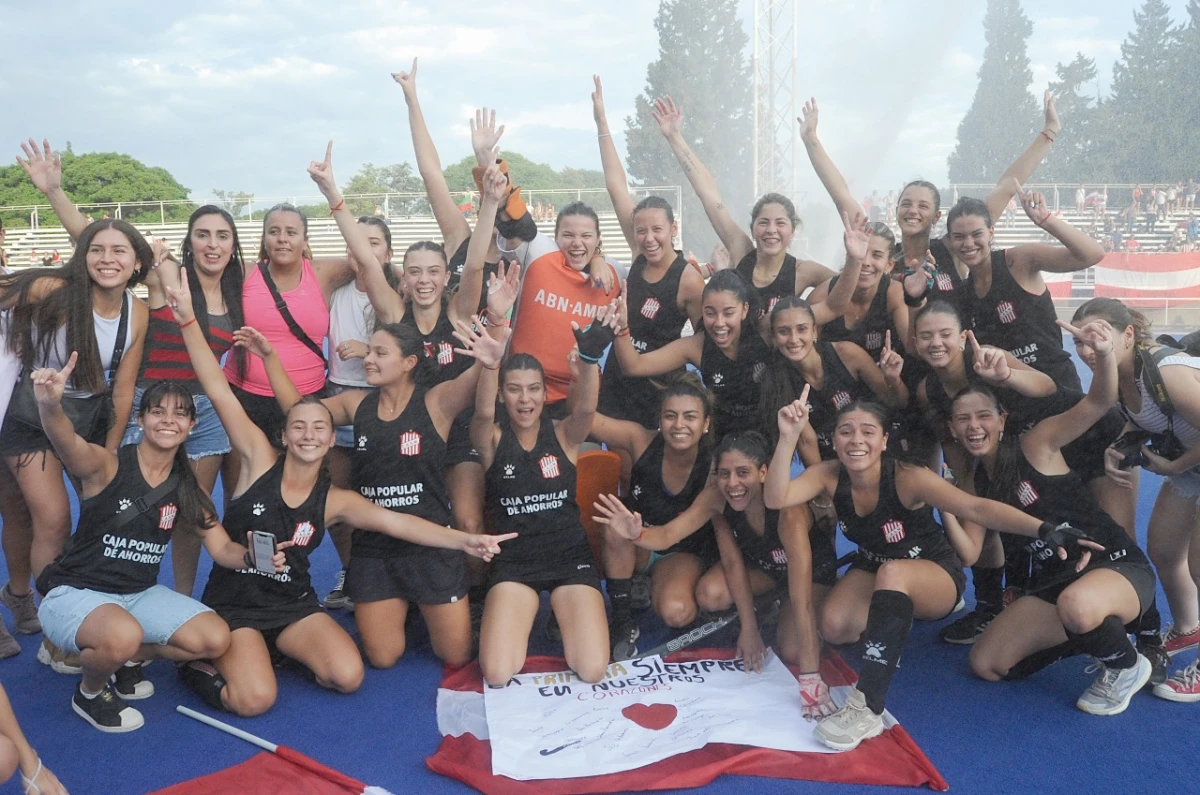 UN JUEGO MÁS. San Martín jugará un partido más ante Natación y Gimnasia, campeón del Iniciación, para definir al mejor equipo del año. FOTO DE ANTONIO FERRONI