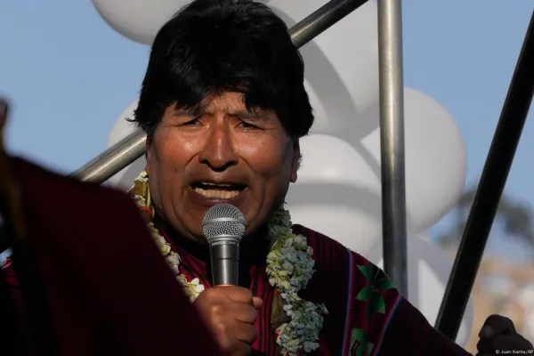 Evo Morales dice que no se escapará de Bolivia y que mantiene su intención de ser candidato a presidente