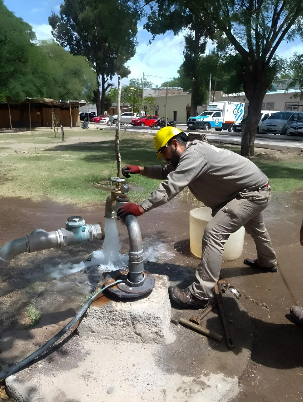 FALLA. Todo se inició con un problema en el pozo de la plaza principal.