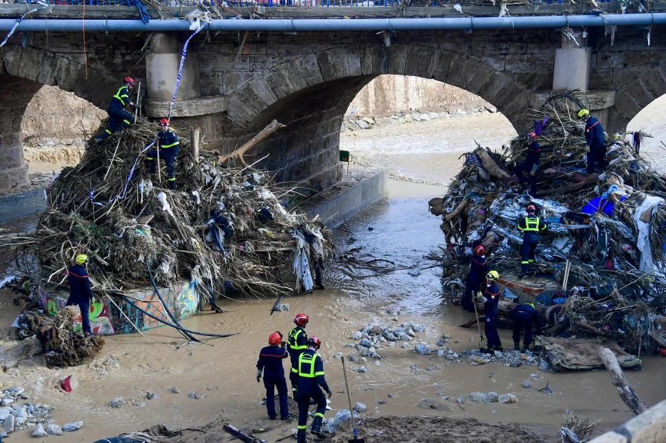 ABSOLUTA DESOLACIÓN. Las inundaciones destruyeron parte de la ciudad y provocaron la muerte de 216 personas. Fallaron todas las alarmas. fotos afp