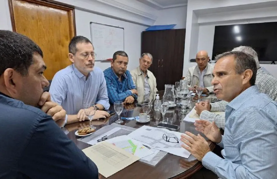 El ministro de Obras y Servicios Públicos, Marcelo Nazur, en reunión. 