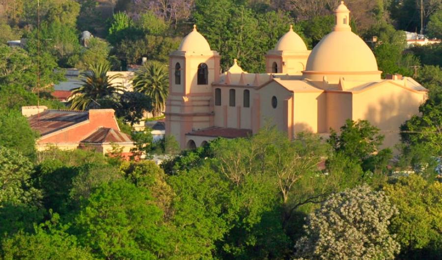 VILLA TULUMBA.  Testimonio viviente de la época colonial, con sus calles empedradas, farolas añejas, antiguas iglesias y casonas. / BEST TOURISM VILLAGES.