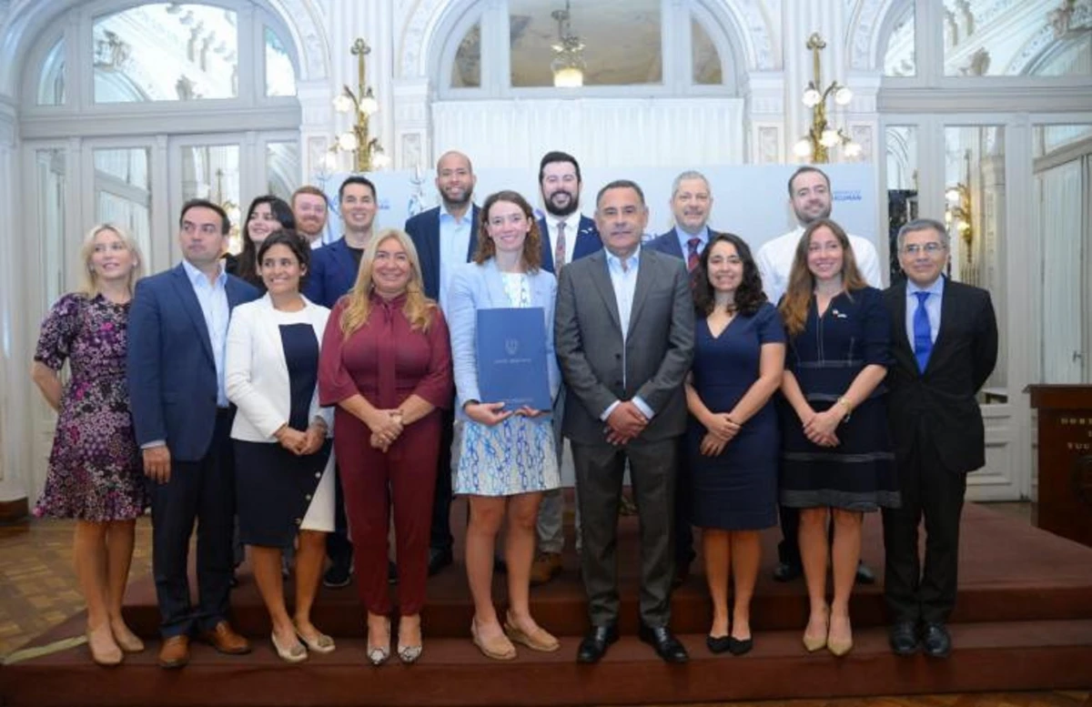 Comitiva norteamericana, en la Casa de Gobierno. COMUNICACIÓN PÚBLICA