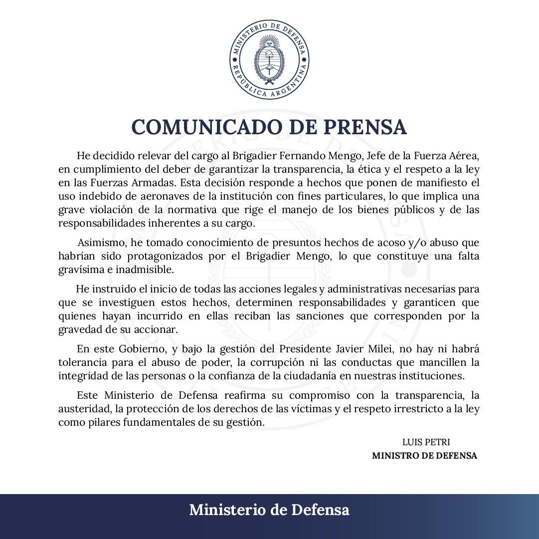 Echaron al jefe de la Fuerza Aérea por el uso indebido de aeronaves y presuntos hechos de abuso