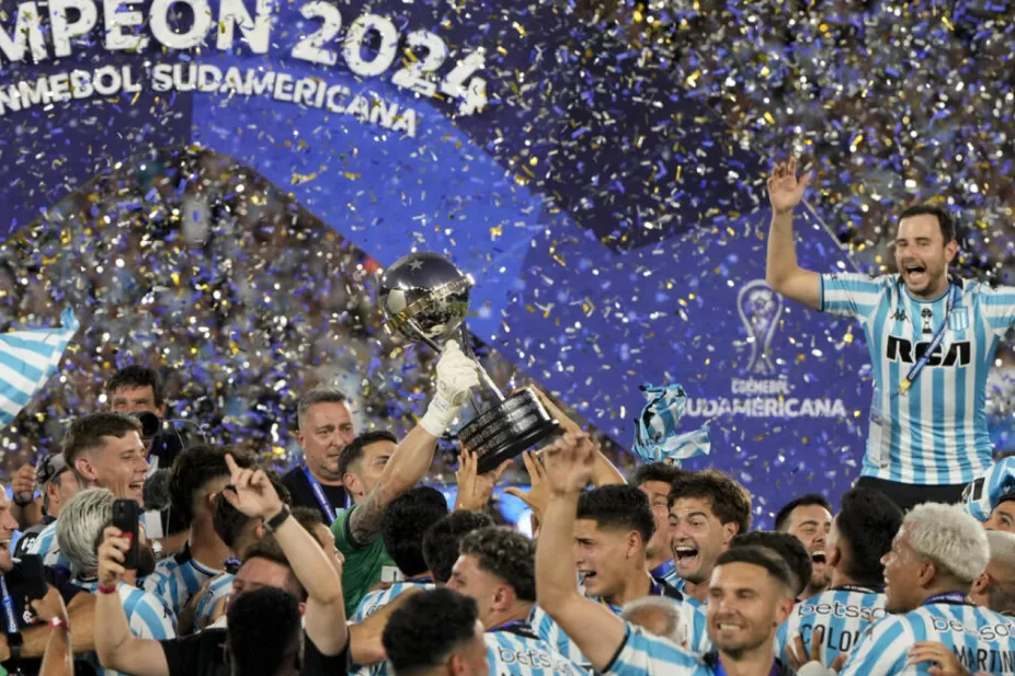 Racing dejó atrás una sequía de 36 años y gritó campeón en la Copa Sudamericana