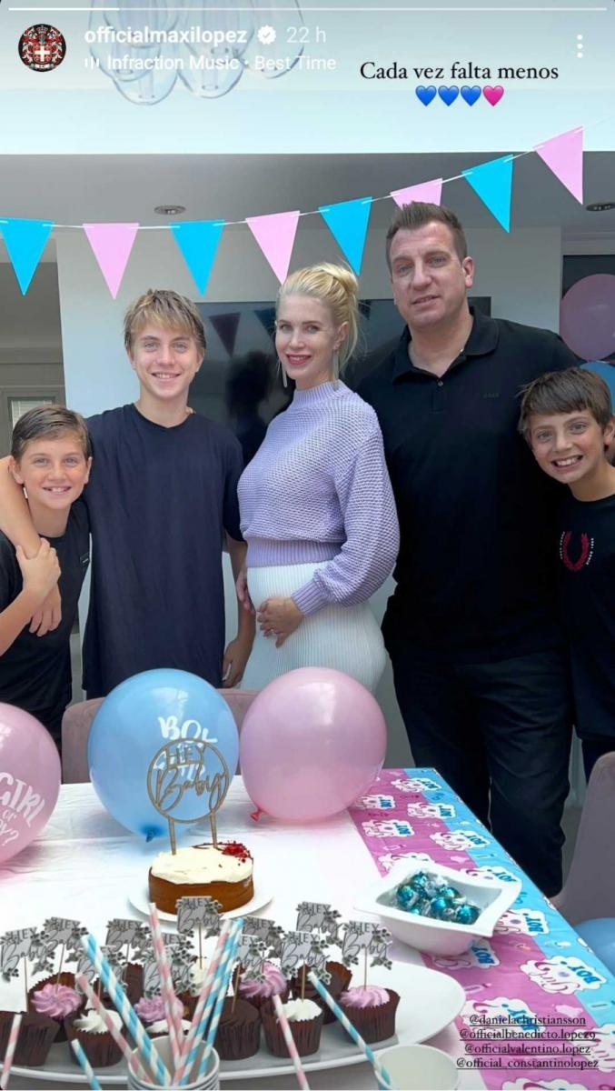 El gender reveal del nuevo bebé de Maxi López junto a sus hijos y su esposa.