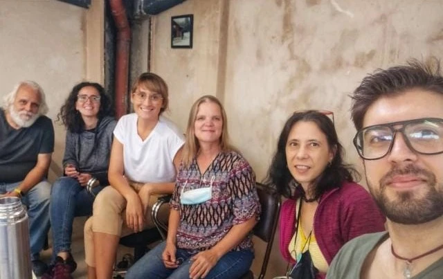 PARTE DEL EQUIPO. Los científicos realizan el trabajo de campo en Amaicha del Valle, camino a Santa María. FOTOS GENTILEZA DEL CIEH