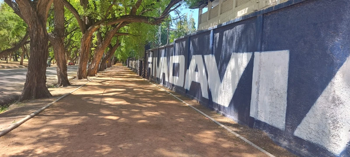 IMPONENTE. Así se ve la fachada del estadio Bautista Gargantini, perteneciente a Independiente Rivadavia.