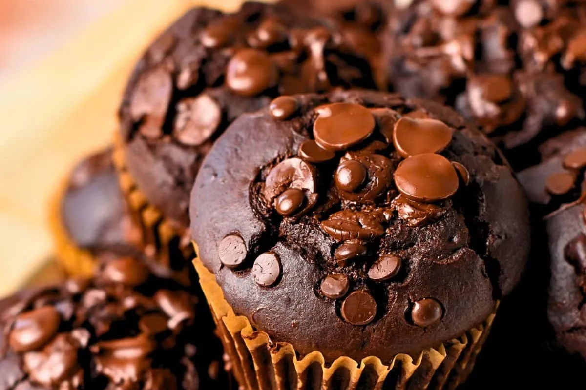 Muffins de chocolate y batata, una receta versátil y deliciosa.