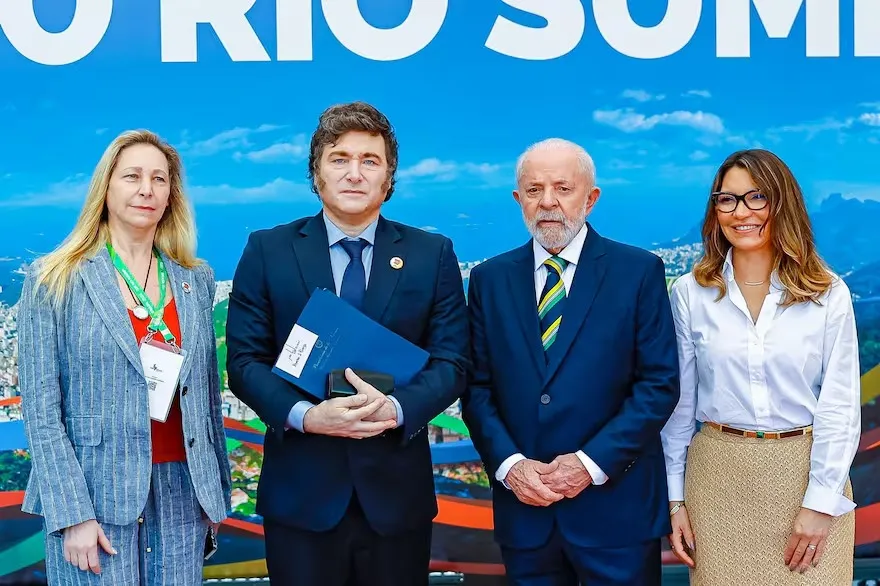 EN LA CUMBRE DEL G20. Milei y Lula cruzaron un frío saludo en Río de Janeiro.