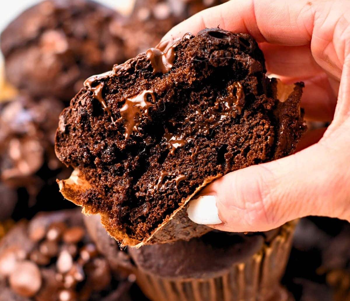 ¿Cómo preparar estos deliciosos muffins de chocolate y batata?