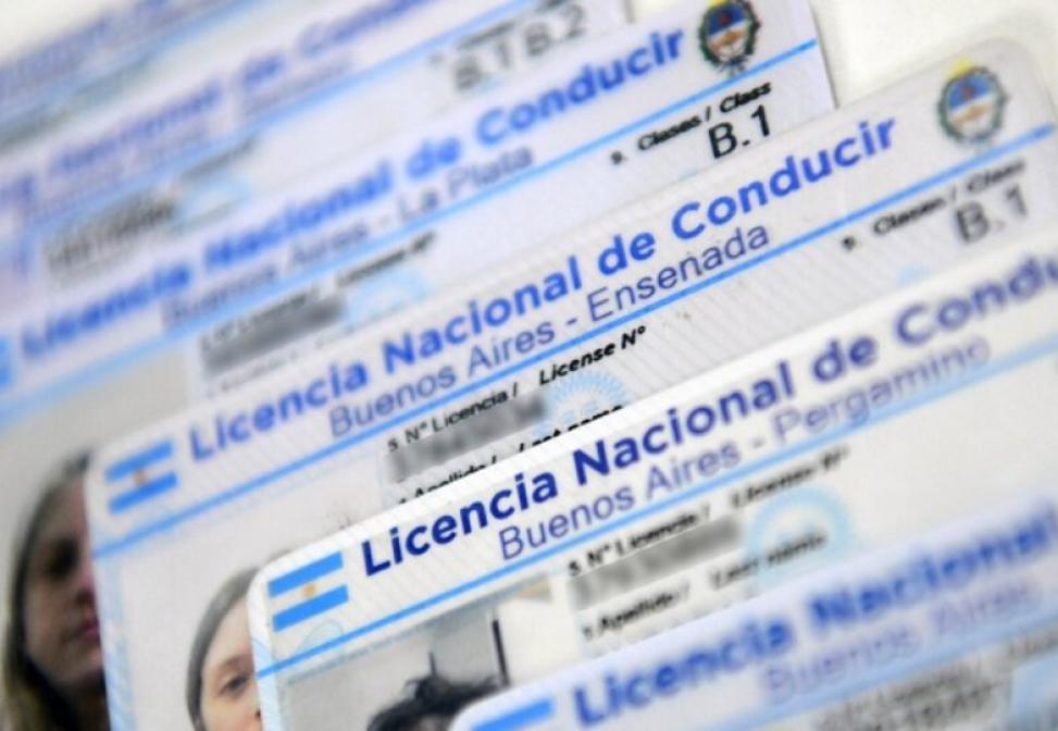 LICENCIAS DE CONDUCIR. La renovación podrá ser online.