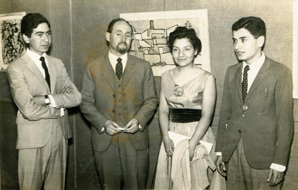 EN LA PEÑA EL CARDÓN. La foto remite a la primera muestra de Estela Nieto, realizada en 1960. La acompaña Raúl Ponce.