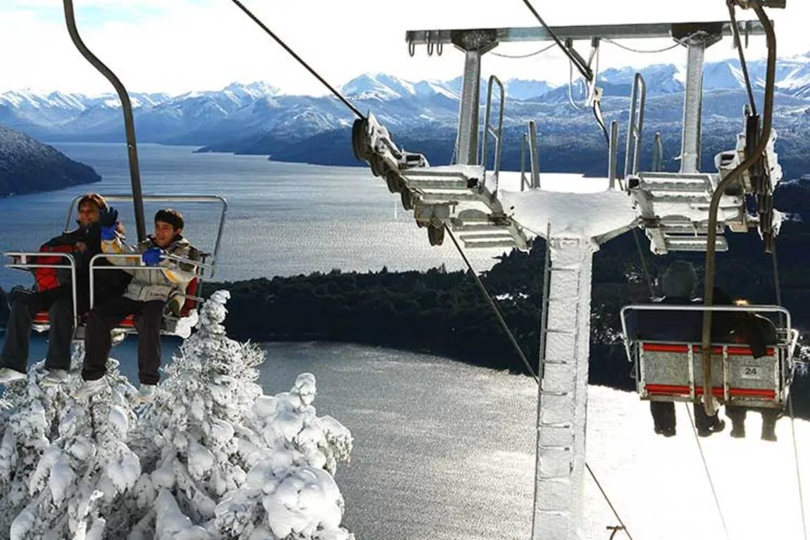 Bariloche: un turista español se descompensó cuando bajaba de una aerosilla y murió