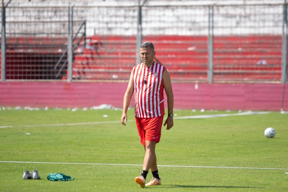 EXPECTANTE. Diego Flores ultima detalles pensando en la revancha del domingo contra Gimnasia de Mendoza.