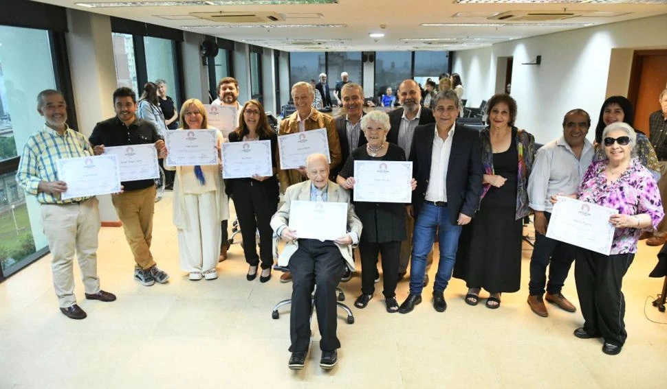 ACTO FORMAL. La ceremonia en la Legislatura fue impulsada por el radical José Cano con motivo del Día Nacional del Teatro, que se evoca mañana.