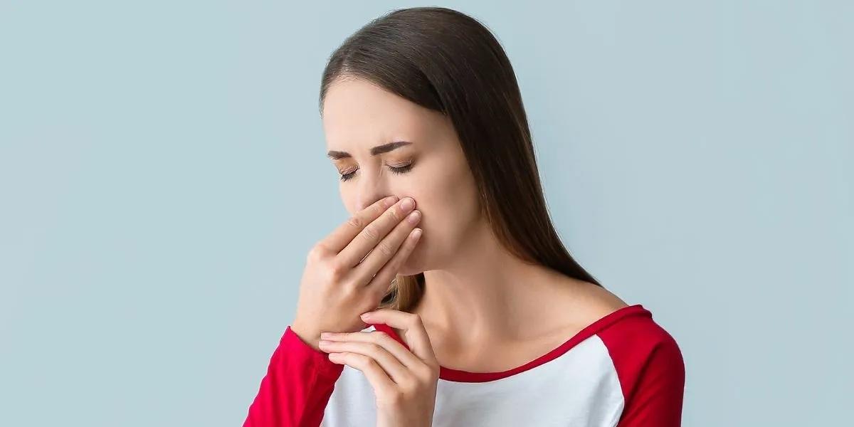 ¿Qué pasa si te aguantás un estornudo? Los riesgos para tu salud