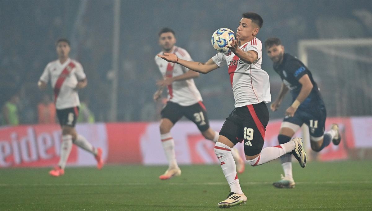 TROPEZÓN. River Plate perdió en su visita a Independiente Rivadavia y se quedó afuera de la lucha por el título. 