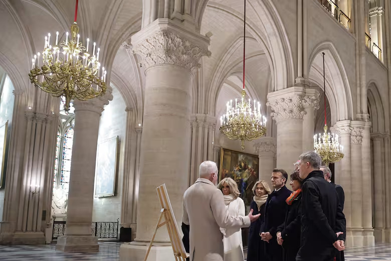 VISITA. Los Macron y autoridades de Île-de-France recorren la catedral.