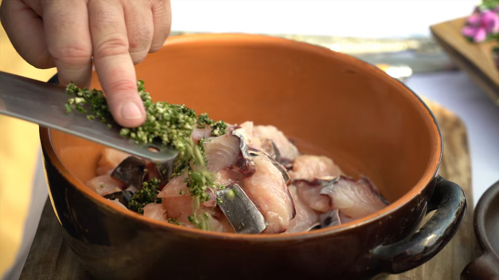 INNOVADOR. El mate se mezcla con pescado para lograr un plato salado.