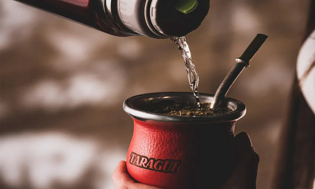 Los argentinos consumen más de cinco kilos de yerba mate por año por persona.