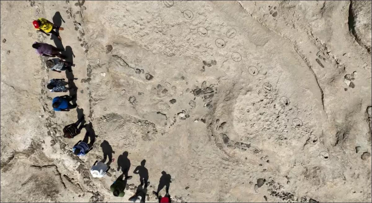 Las huellas feuron encontradas en el barro seco de un río al norte de Kenia. 
