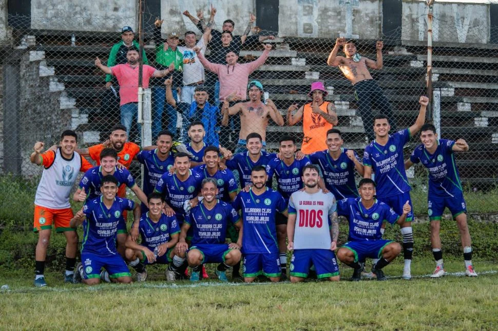 FESTEJO. Por primera vez, Graneros se metió entre los ocho mejores de la región Norte del Regional Federal. GENTILEZA MAXIMILIANO AGÜERO