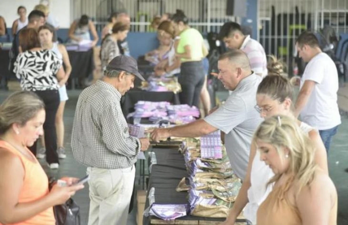 Entrega de los boletos en el complejo Belgrano. COMUNICACIÓN PÚBLICA (ARCHIVO)