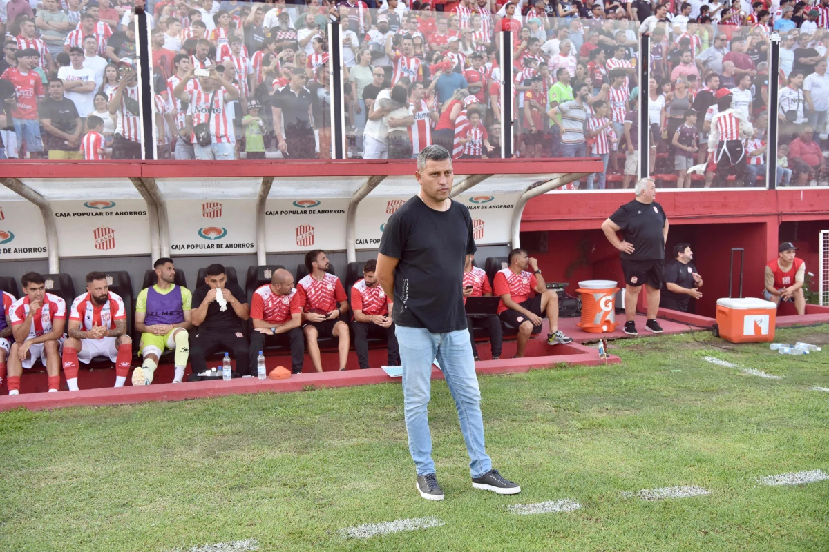 NO VA MÁS. Diego Flores dejó de ser el técnico de San Martín de Tucumán.