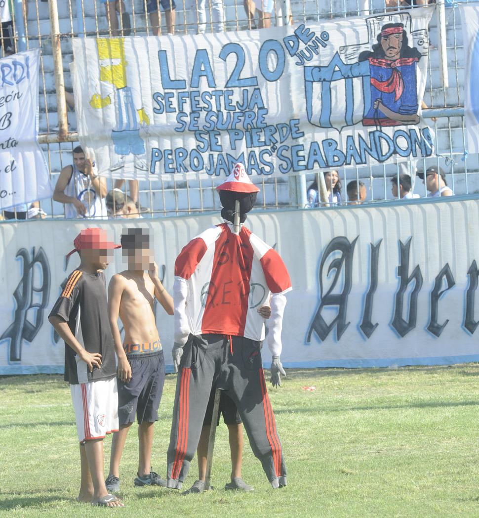 “Pensé que no iba a ver más a mi familia”, dijo un jugador de Sportivo Guzmán atacado por la hinchada de Atlético Concepción