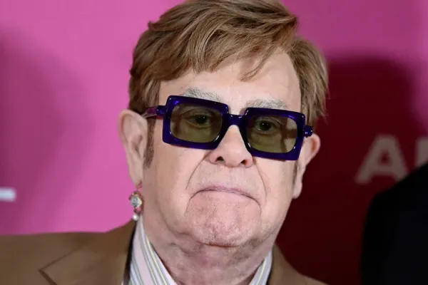 Elton John confesó que perdió la vista por una infección ocular