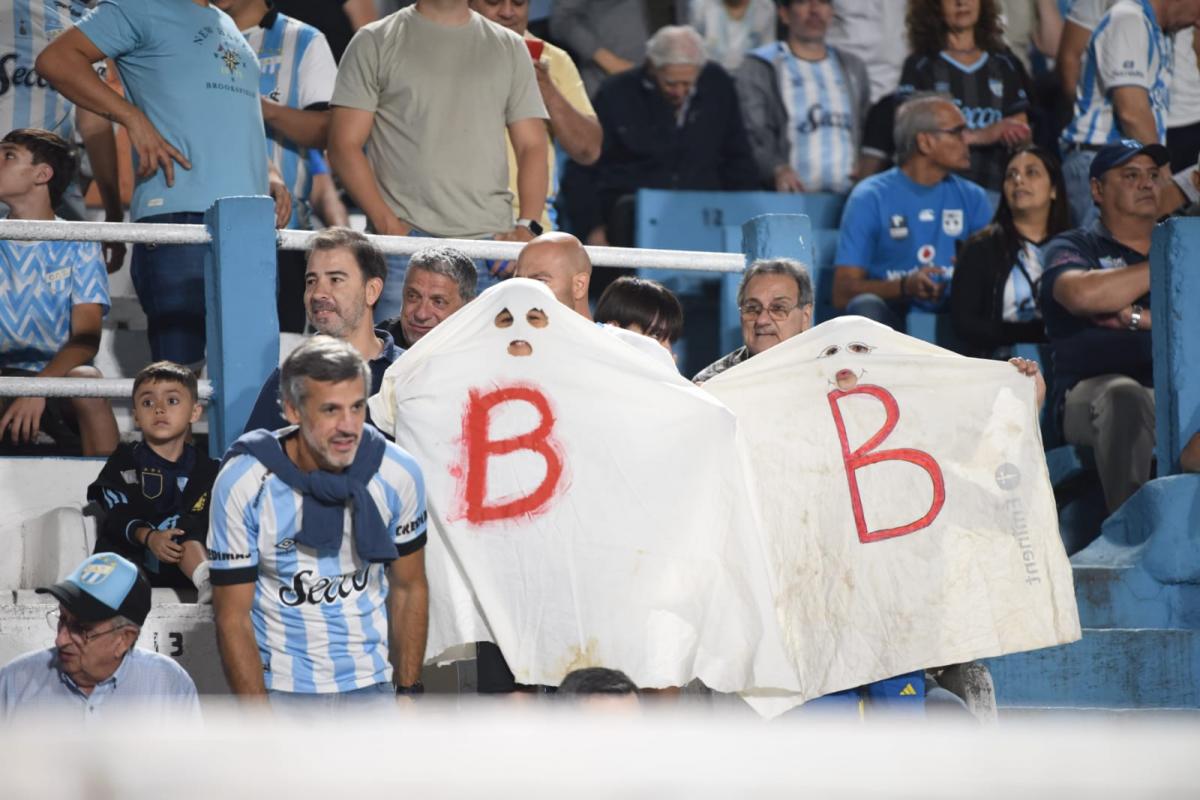 La eliminación de San Martín no pasó inadvertida durante el partido de Atlético Tucumán