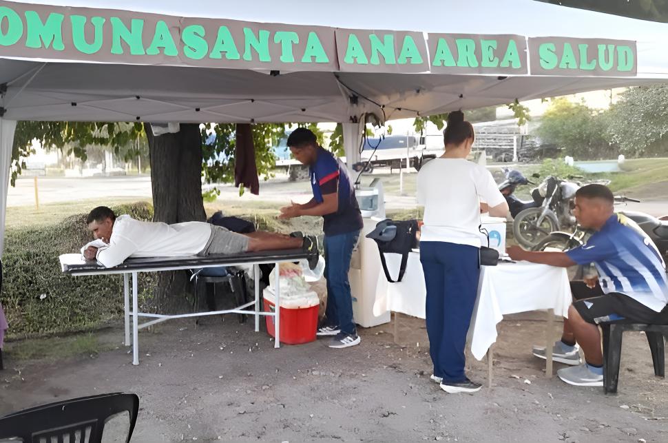 POSTAS. Pusieron carpas para asistir a los que marchan a Catamarca.